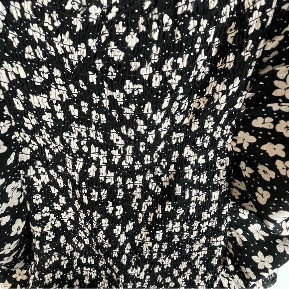 H & M Black And White Floral Smocked Crop Top Size Large - Picture 7 of 9